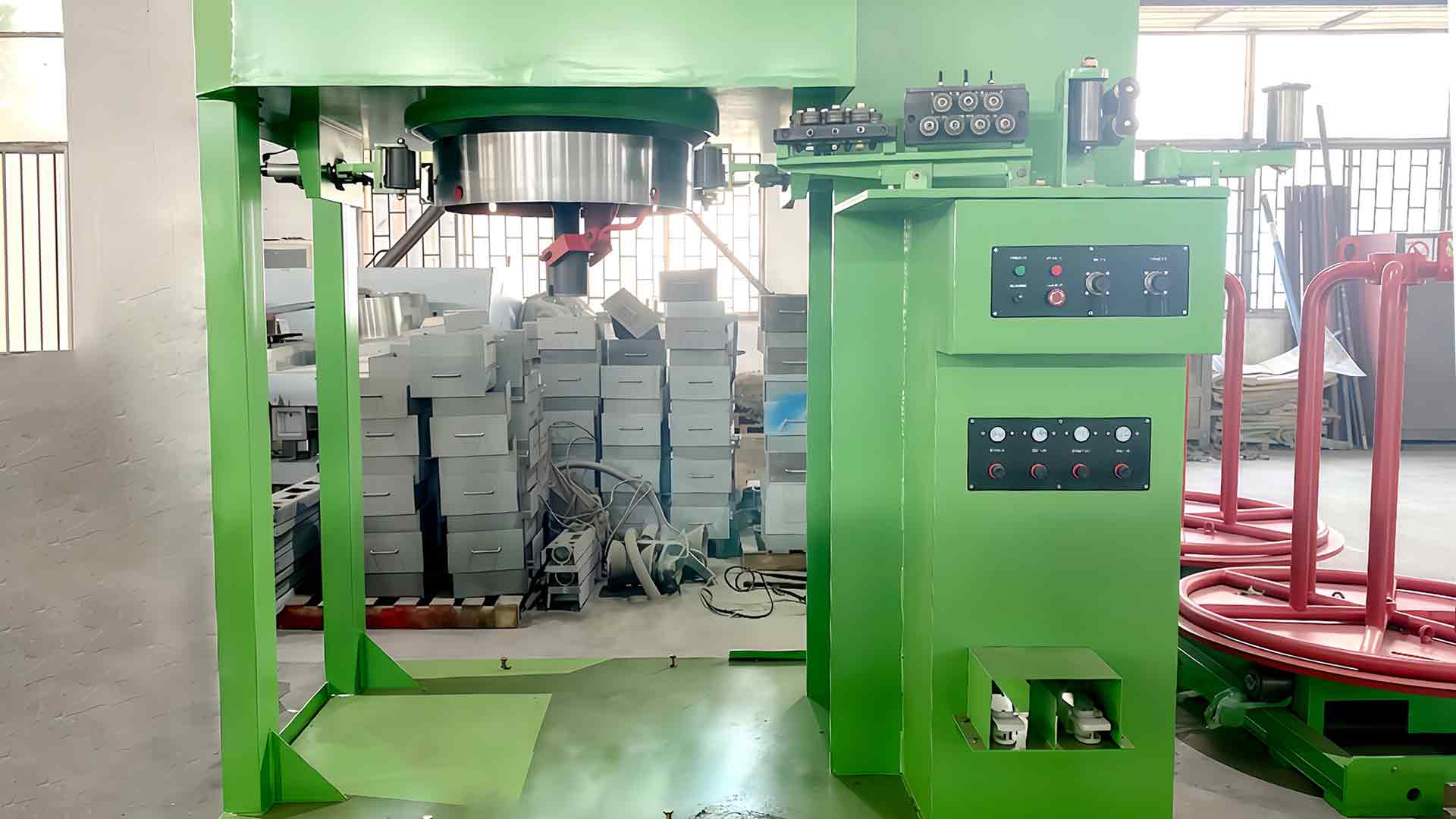 Cum gestionează mașina de trage cu sârmă rezervor de apă defectele suprafeței sârmei, cum ar fi zgârieturile, oxidarea sau micro-fisurile în timpul procesului de tragere?